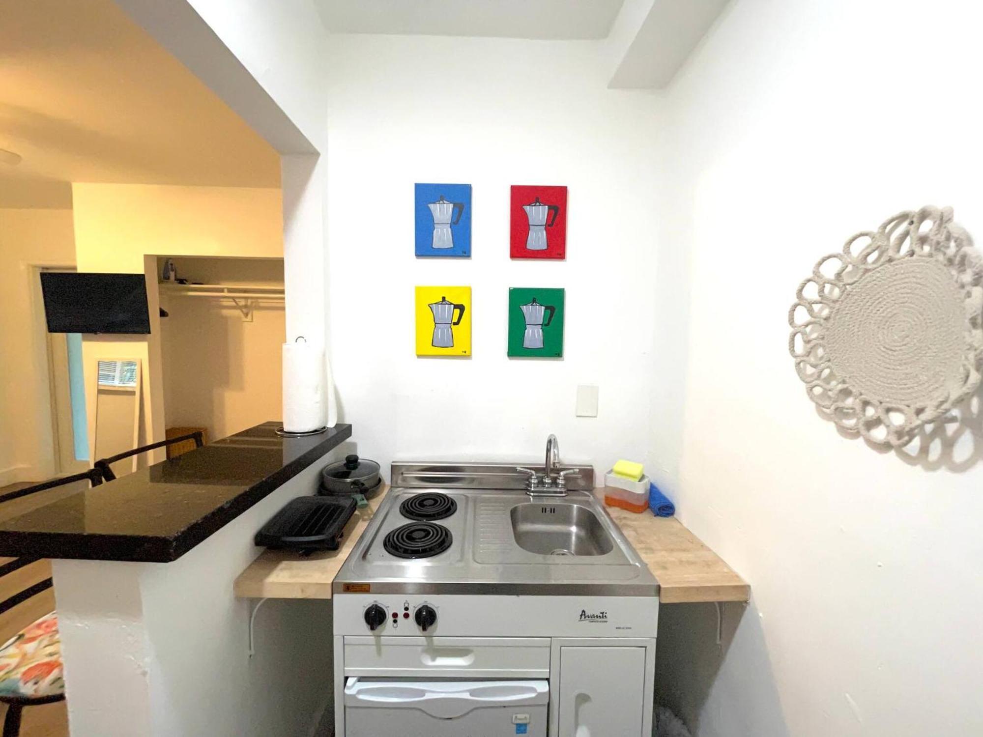 Apartment Tropical Paradise In Miracle Mile W/ Parking