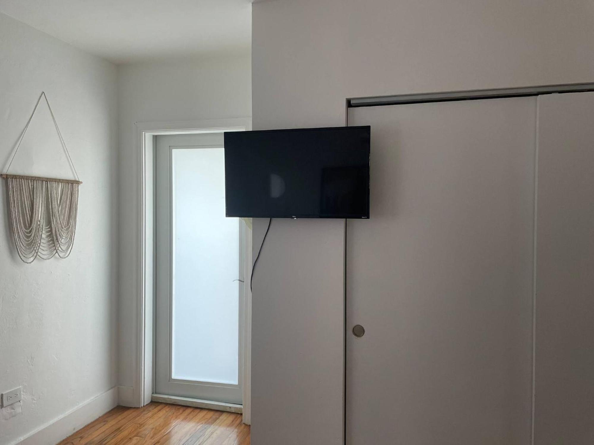 Tropical Paradise In Miracle Mile W/ Parking Apartment