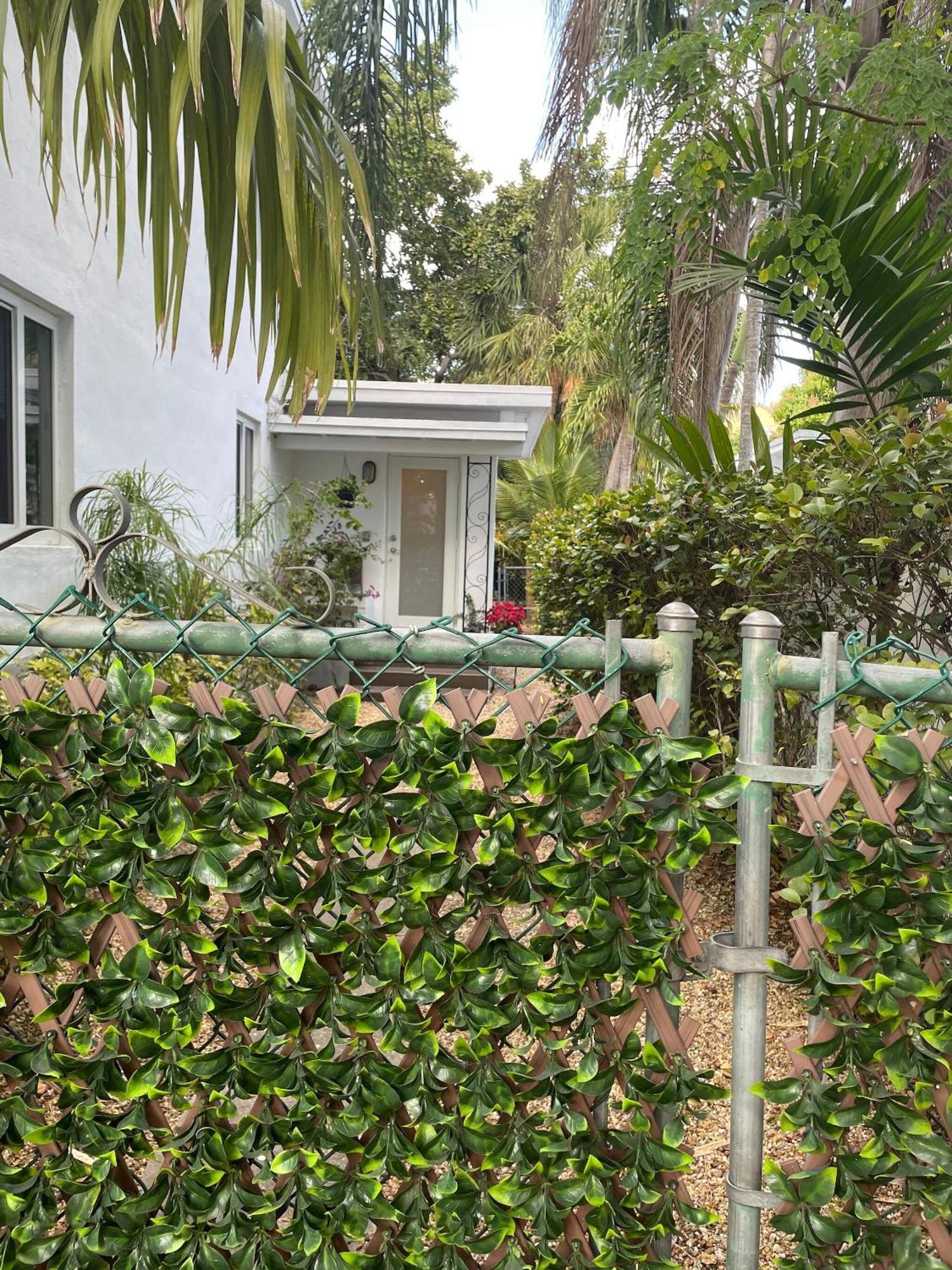 Apartment Tropical Paradise In Miracle Mile W/ Parking *