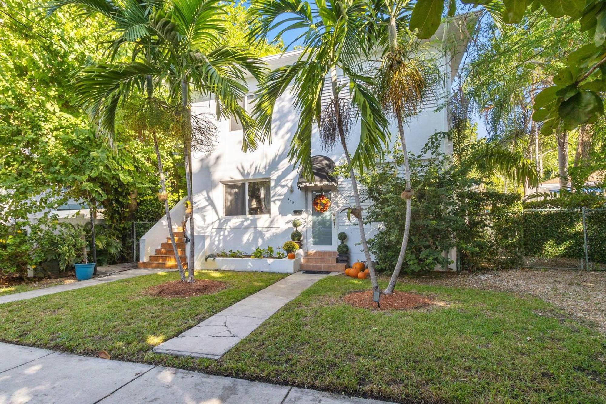 Tropical Paradise In Miracle Mile W/ Parking Apartment